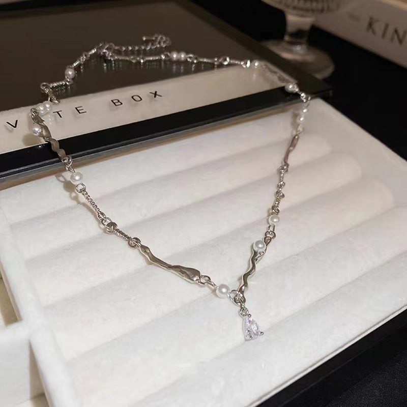 Water Drop Pleated Metal Pearl Necklace